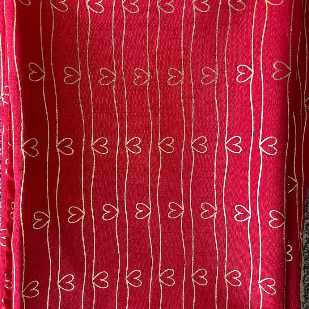 Red With Gold Hearts Tablecloth 60x85
